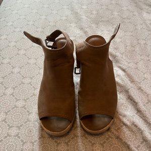 Tanish brown wedges, woman’s size 9.5